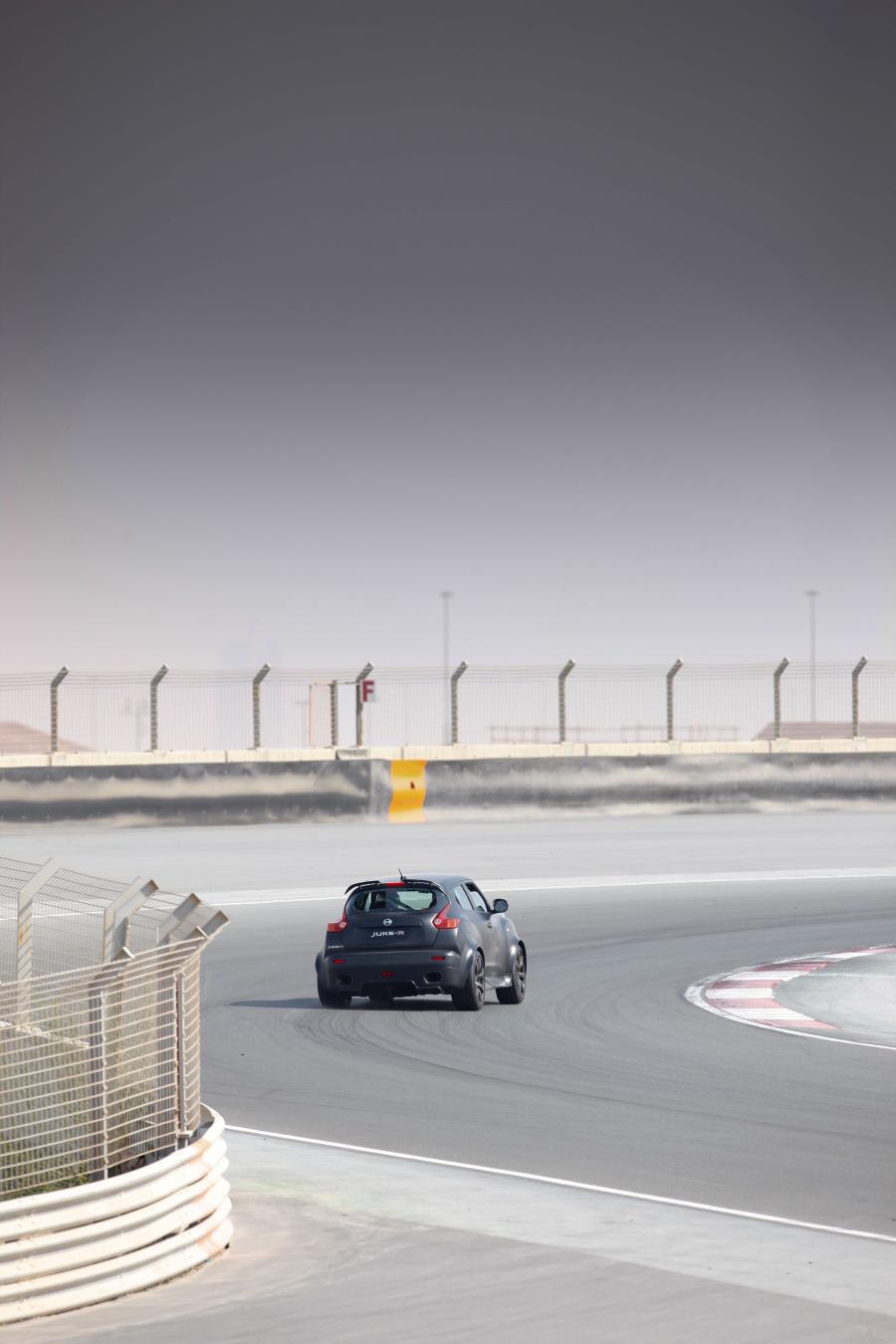  Nissan Juke-R Concept Dubai 2012 года  (фото 7 из 14)